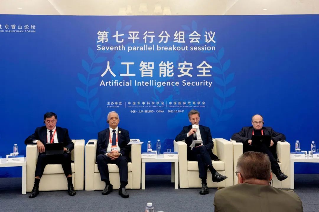 ▎香山论坛 为1.5轨制,除各国官员外,也有众多智库学者参会