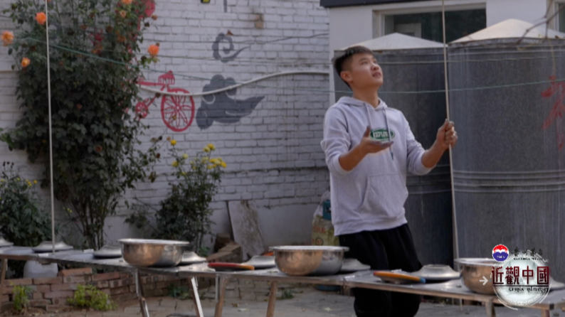 吴桥村村都有杂技艺人，他们是怎么练习的？杂技小院是家也是传承