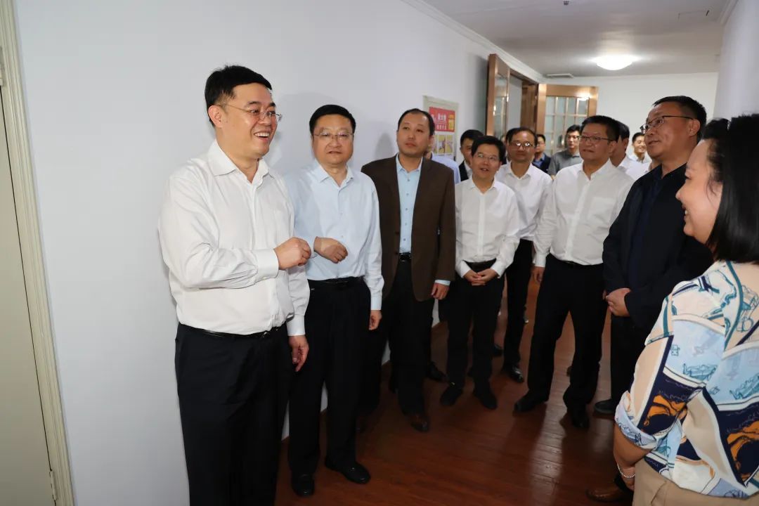 张忠到扬州市纪委监委机关走访慰问
