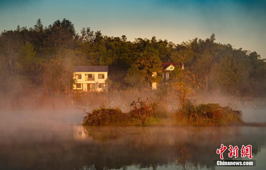 安徽池州:秋日平天湖梦幻晨雾如仙境