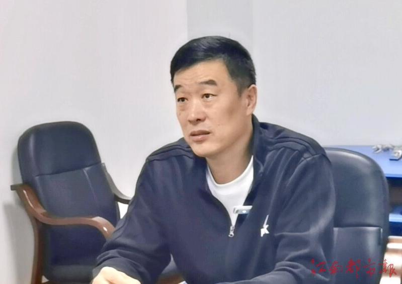 主教练张建章接受记者采访