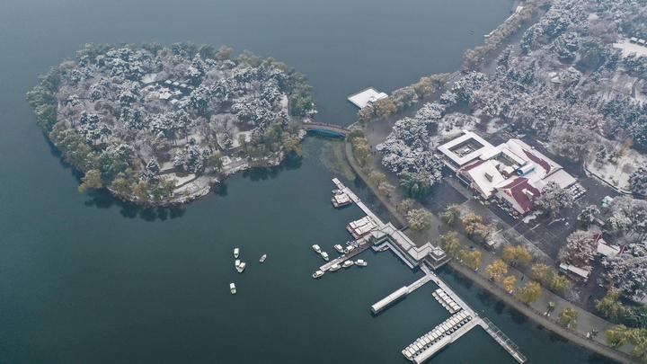 长春市南湖公园雪景（无人机照片）。新华社记者 张楠 摄