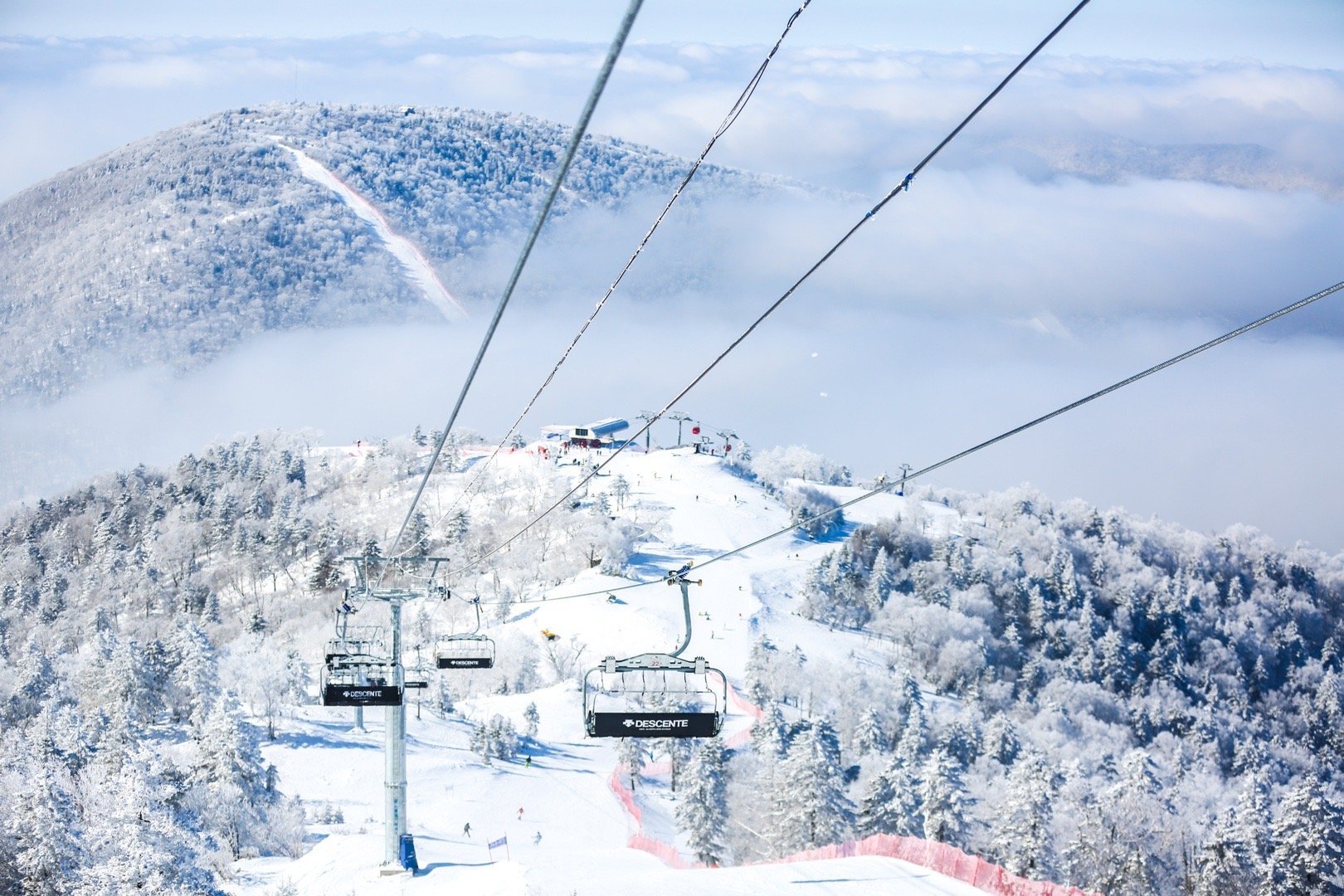 北大湖：滑雪胜地，粉雪天堂! 图/北大湖滑雪度假区官微