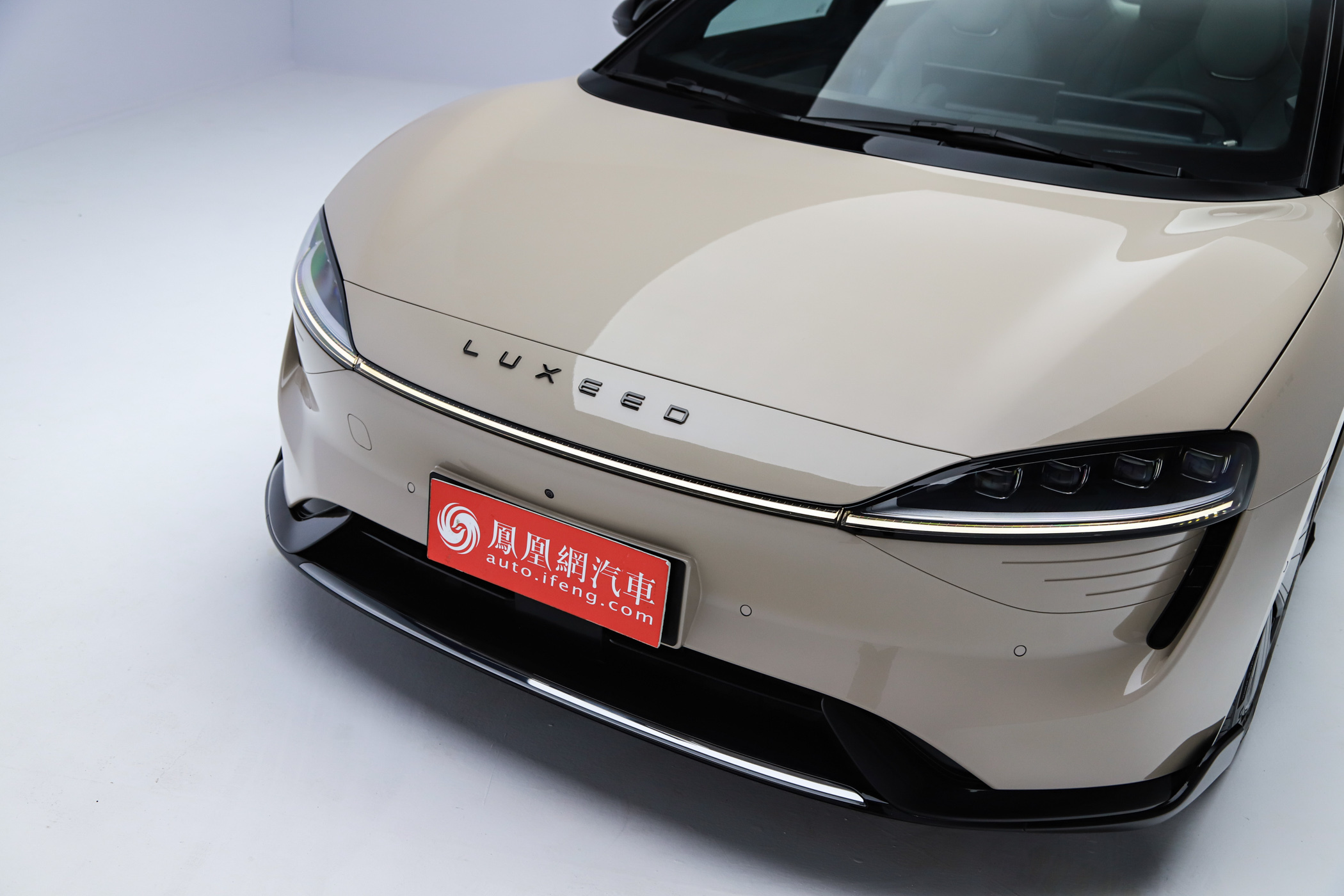 华为智选车首款轿车智界s7上市售价24983498万元