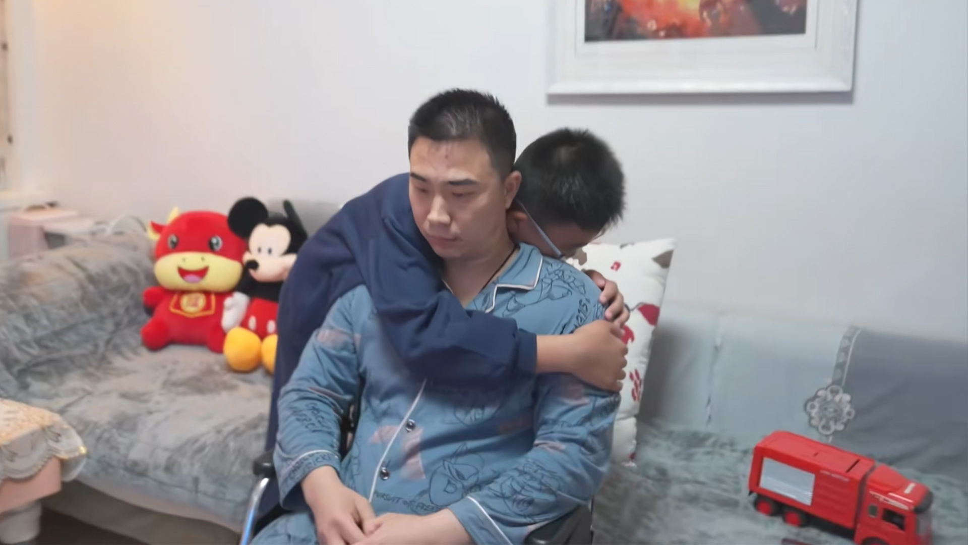 烈火英雄救人中毒智力倒退重回3岁,只记得儿子,一说到儿子他就默默流泪_凤凰网视频_凤凰网