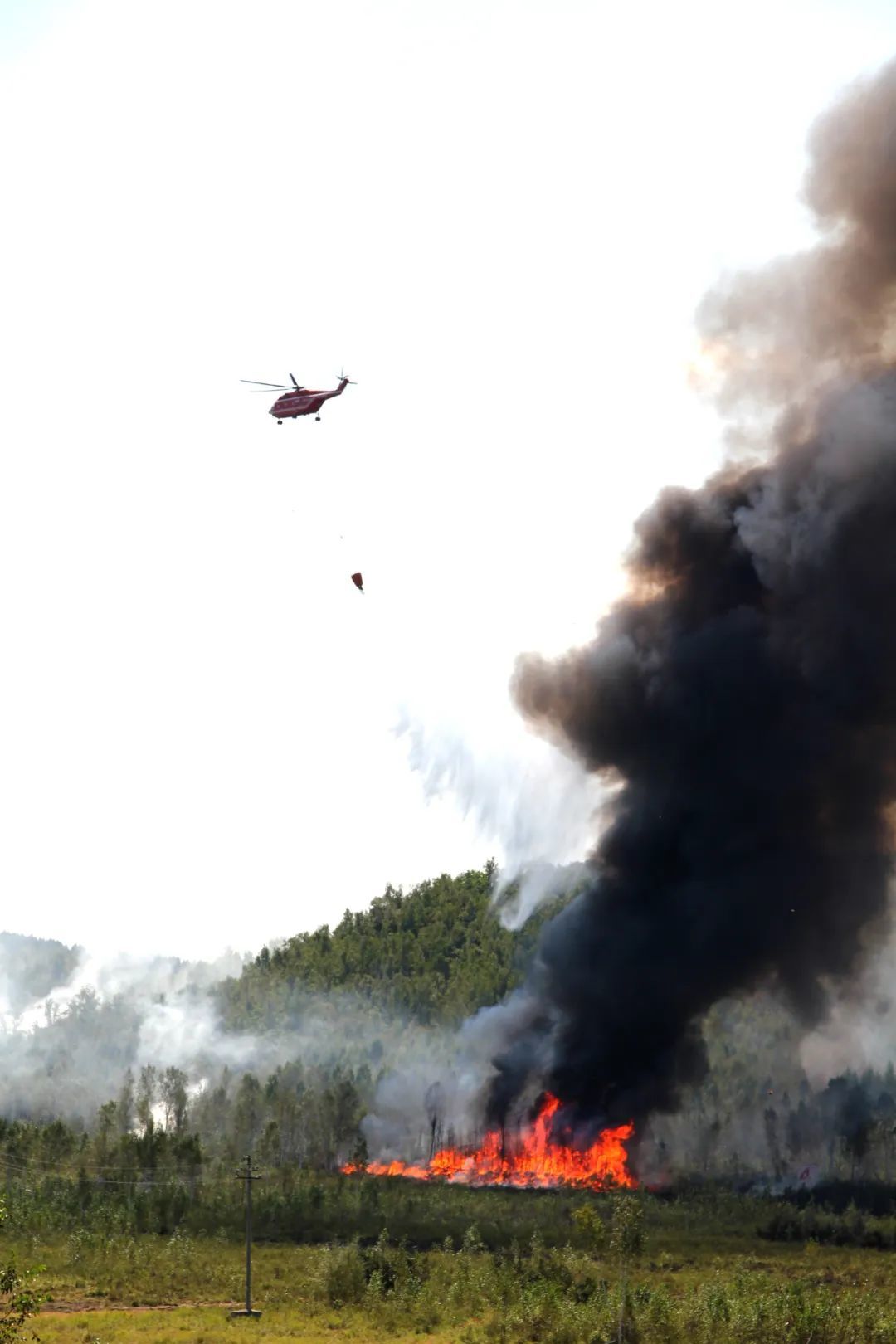 2011年8月，中航工业昌飞研制的直8型直升机参加加格达奇灭火演习。