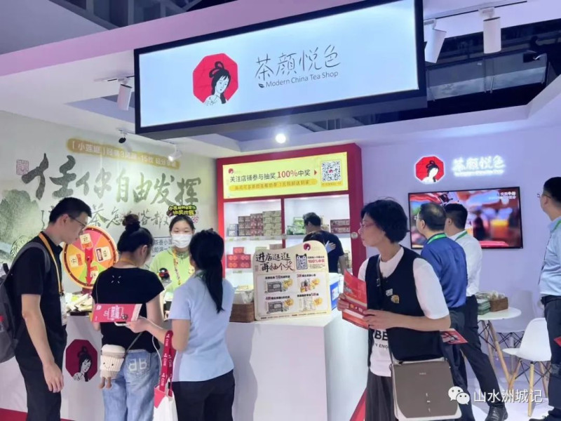 进博会的“老朋友”茶颜悦色这次带来了“便携”奶茶。 通讯员 刘巧芳 供图