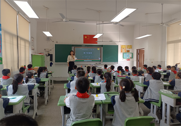 博望区中小学劳动教育专兼职教师培训活动在马鞍山市荣博小学举行凤凰