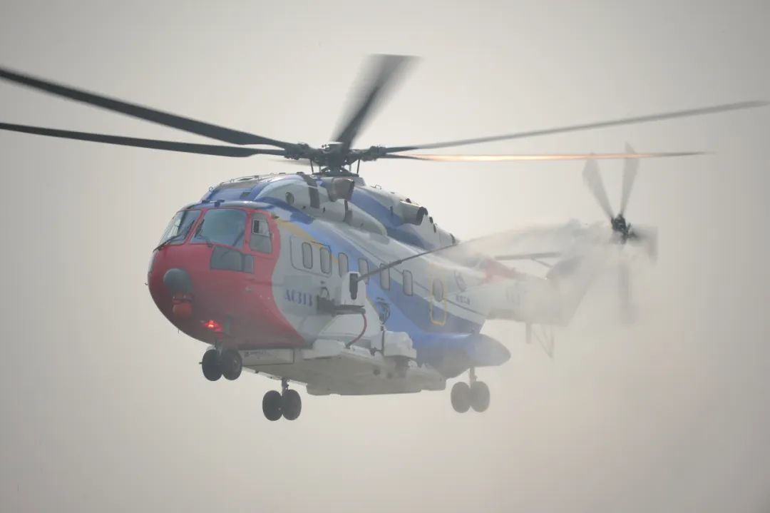 第四届直博会飞行表演。（张翼 摄）