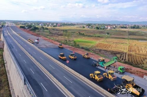 泰和：大广高速公路建设施工忙（图）