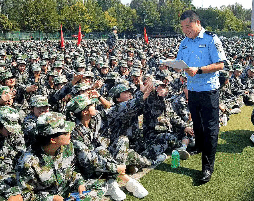 西安市公安局高新分局来西安医专开展法制、安全教育活动