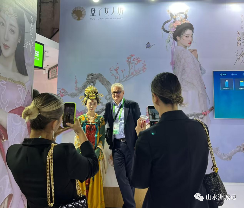 盘子女人坊再度亮相进博会，助力中国美走向世界。通讯员 杨柳 供图