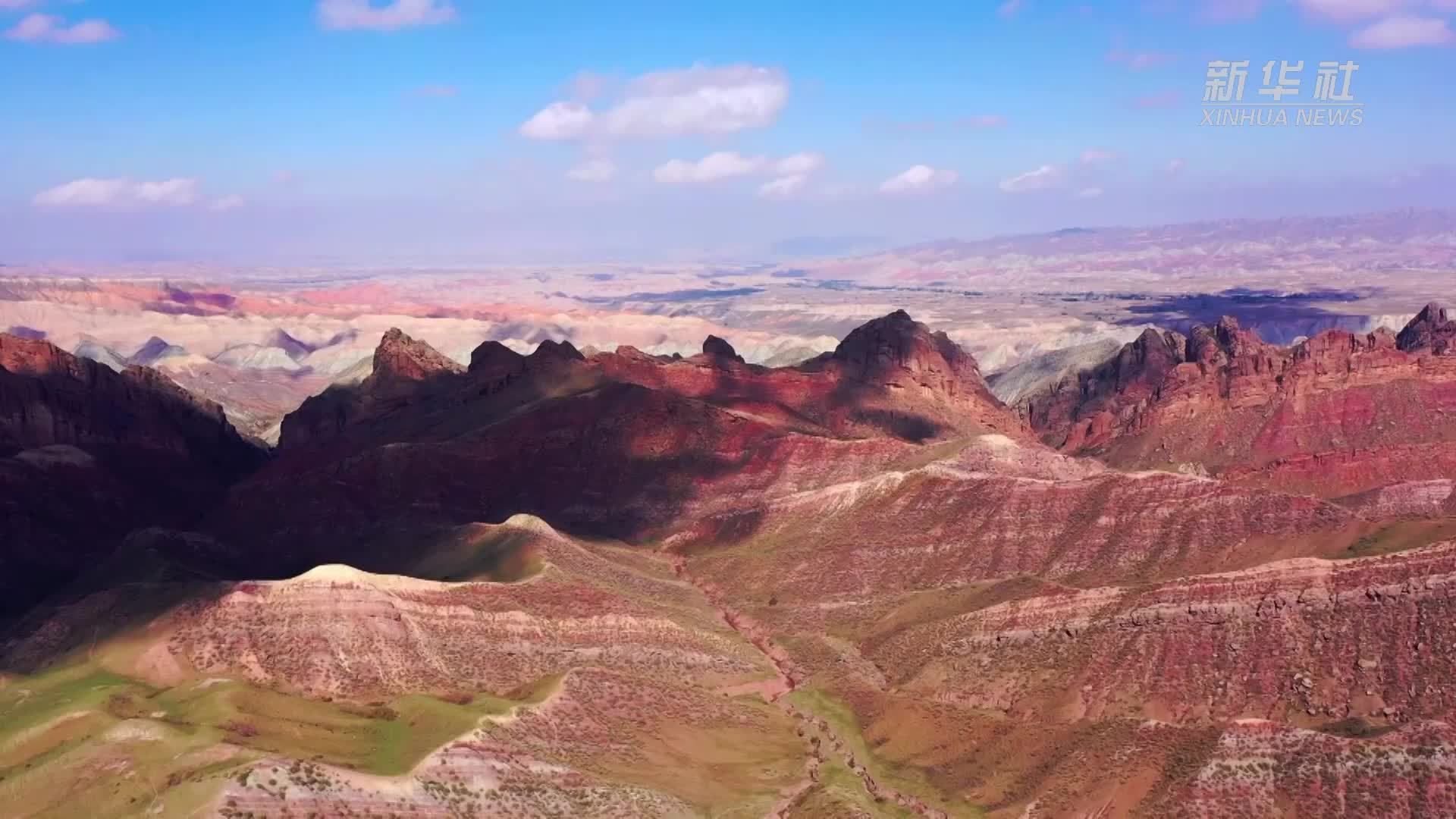 千城胜景｜新疆呼图壁：层峦叠嶂披彩衣 丹霞美景入画来