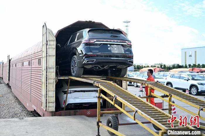 西南最大铁路商品汽车物流基地运输量达10万辆