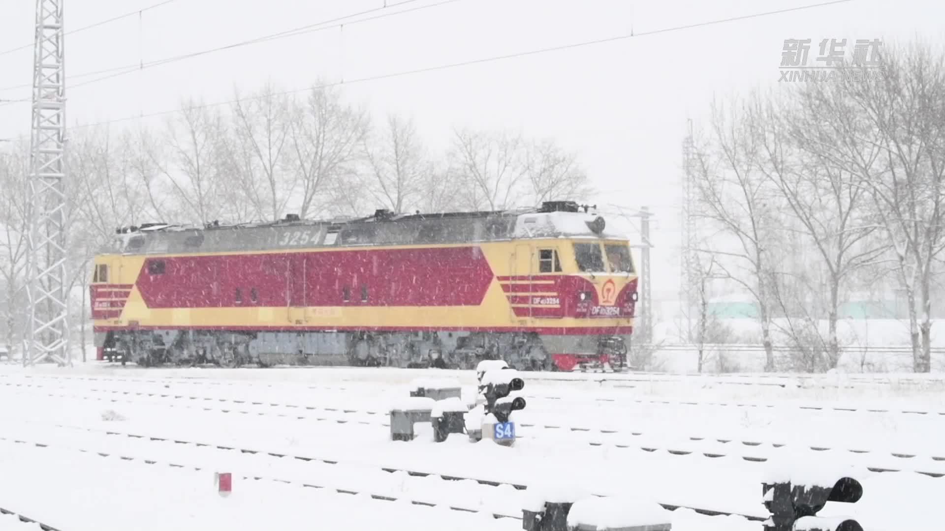 铁路部门迎战强降雪天气