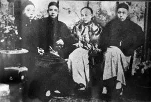 陈少白与孙中山等人合影,左二为孙中山,右二为陈少白