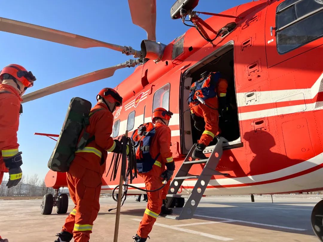 直升机+特勤队员。