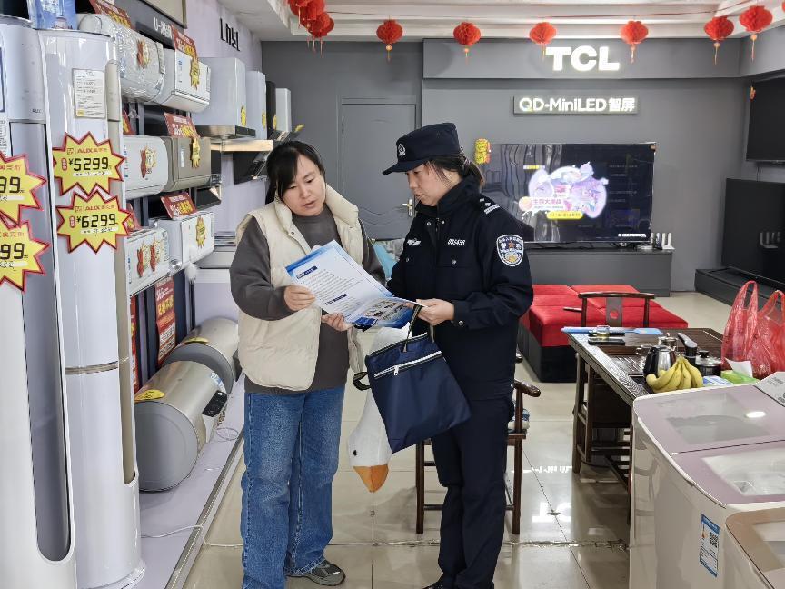 济宁市观音阁派出所开展侵财案件防范宣传 为群众安全感“加码”