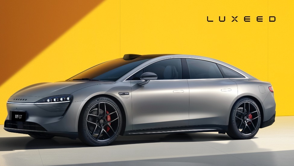 华为智选车业务首款轿车智界s7正式发布