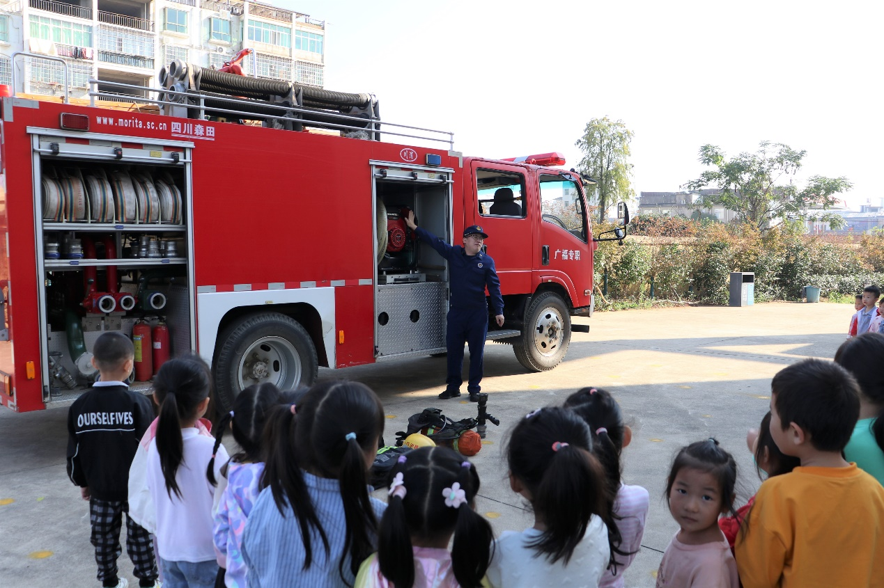 南昌县广福镇：萌娃遇“火焰蓝” 携手护成长
