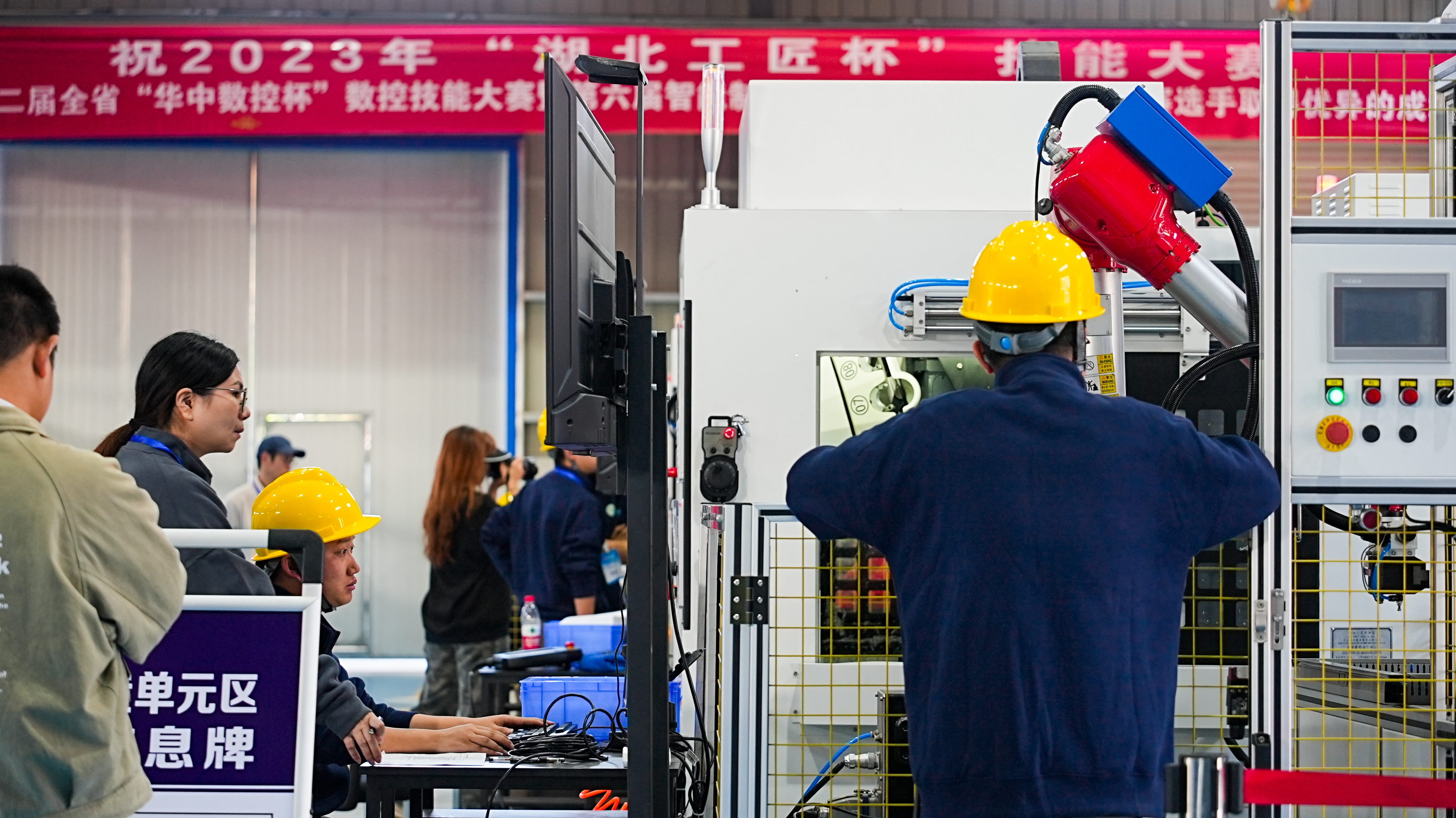 以赛促学、以赛促教、以赛促行！省级一类大赛助力天门职院师生共成长