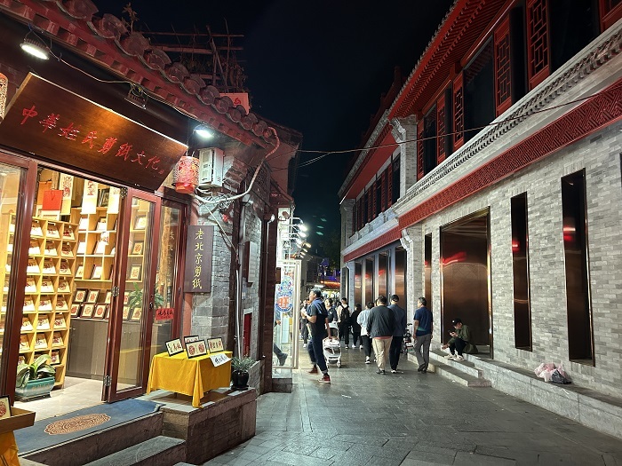 开在胡同里的店铺 李凯旋摄.jpg