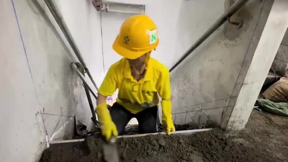 35岁女子在香港做泥瓦工月入10万_凤凰网资讯_凤凰网