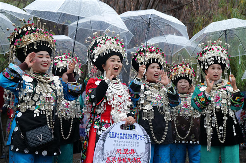 第九届苗族银饰服饰文化节两大精彩节会活动在凤凰举行。 吴东林摄