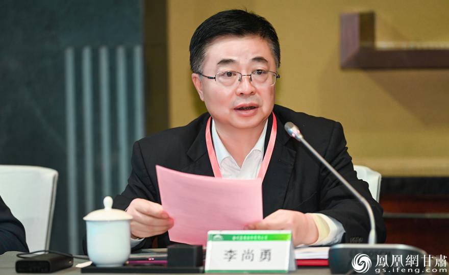 镍钴共伴生资源开发与综合利用全国重点实验室主任李尚勇主持会议