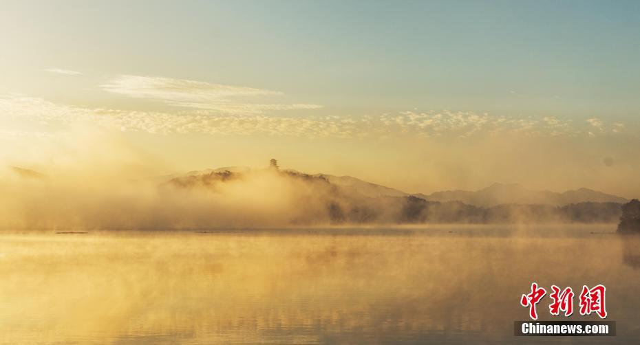 安徽池州:秋日平天湖梦幻晨雾如仙境