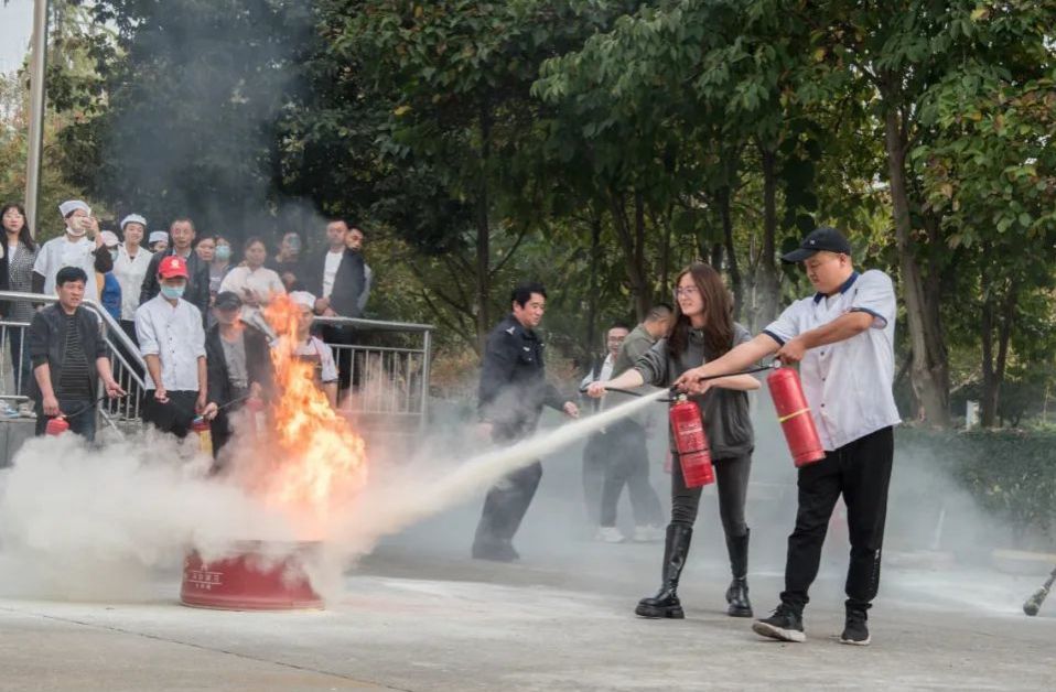 西安医学高等专科学校开展消防安全学习与演练