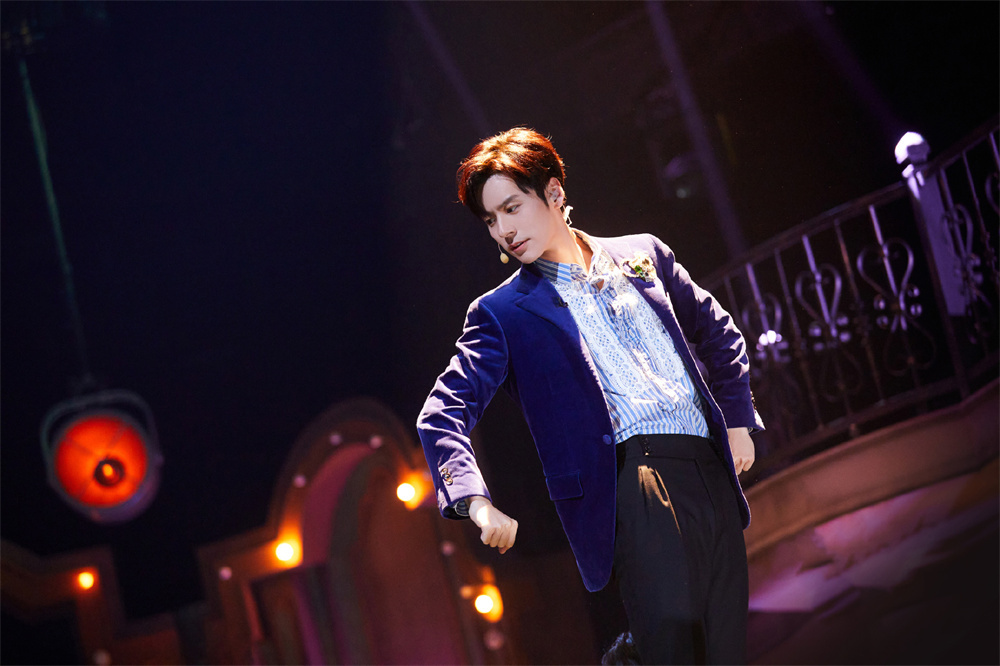 《披荆斩棘》第三季中，魏哲鸣尝试踢踏舞。