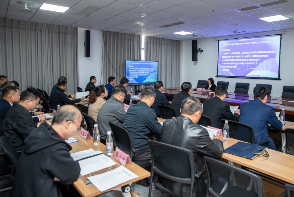 上午9时30分,在天工楼第二会议室召开预备会议,学校副校长易滨秀主持