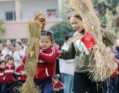 网大论坛大学排行_不应该啊!女足替补球员忘带参赛证,水庆霞急得摊手质问(2)