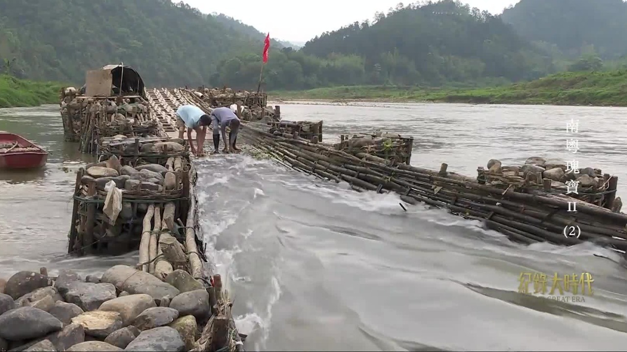 鱼梁，一种古老的捕鱼方式，筑堰拦水捕鱼最早可以追溯到夏商时期