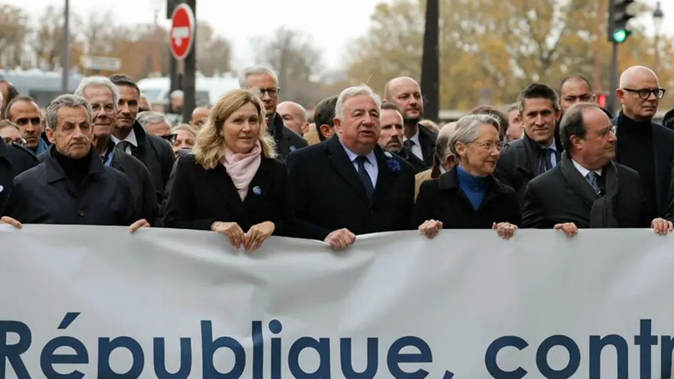 巴黎等地共超过10万人游行抗议“反犹主义行为”，法国总理和勒庞参加