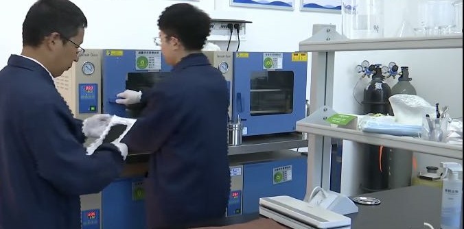 湖南首条钠离子电池正极材料千吨级生产线进入调试安装阶段。