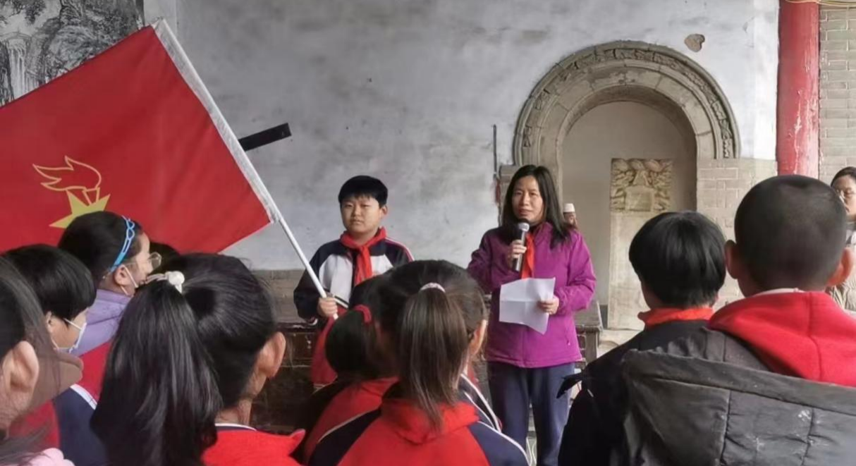 怀德营回民小学学生讲述回民支队的爱国主义事迹