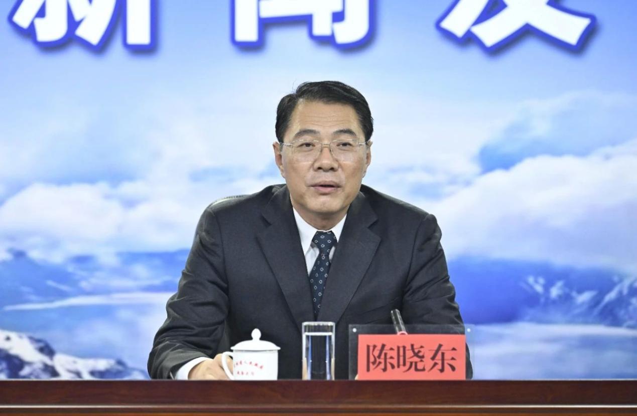 松原市副市长陈晓东在发布会上介绍情况。 图片来源：吉林发布