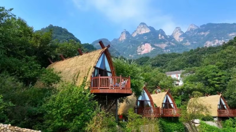 南召县五朵山景区云上伴山精品民宿。