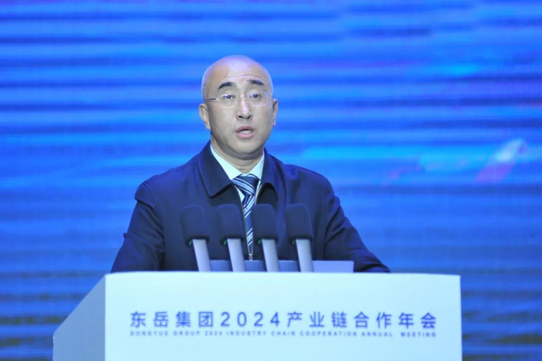 国家节能中心副主任、研究员康艳兵作“碳达峰、碳中和” 目标下的新未来、新挑战、新机遇报告