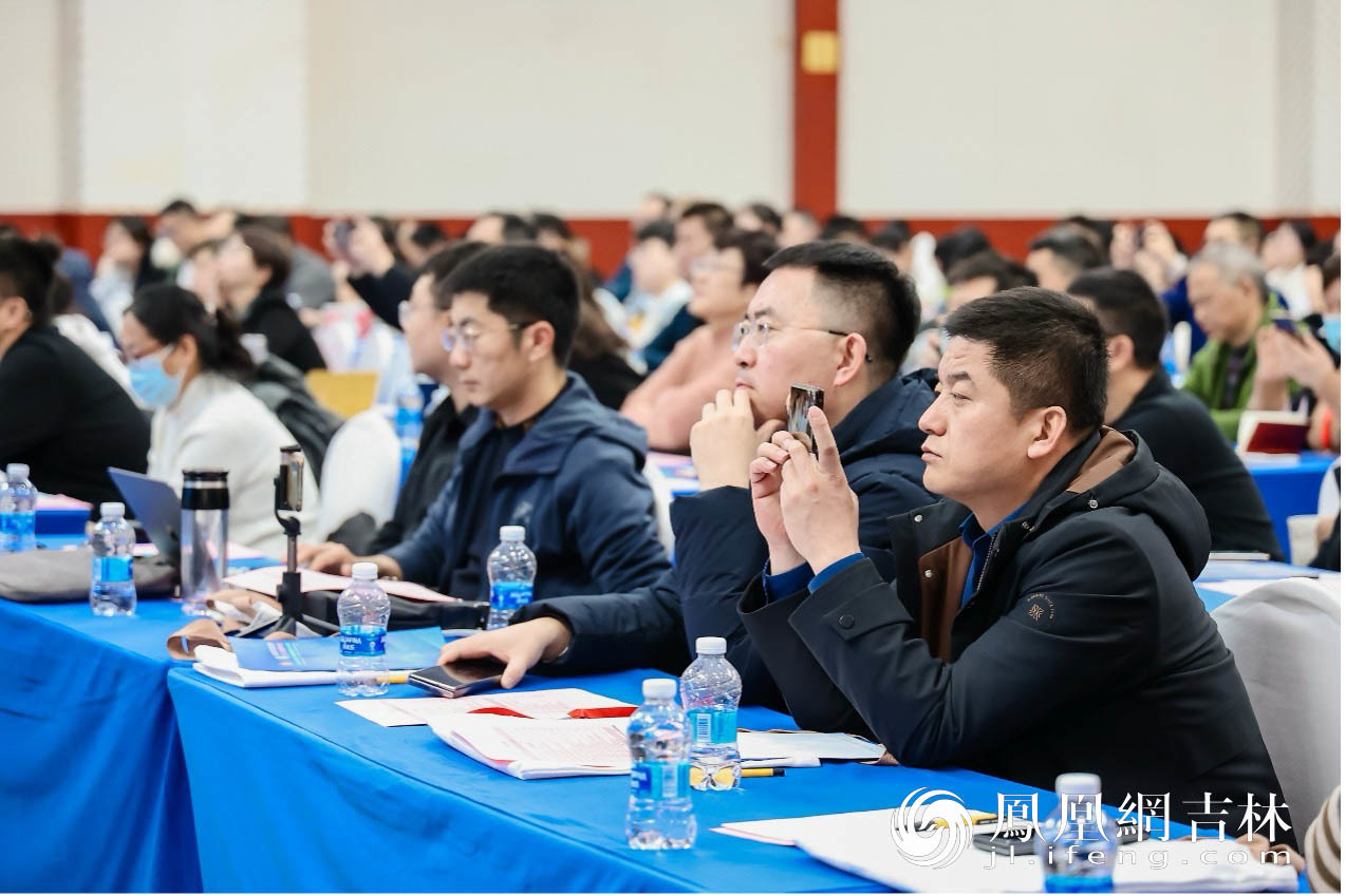 近400名知名专家学者齐聚春城，开展学术交流与研讨。