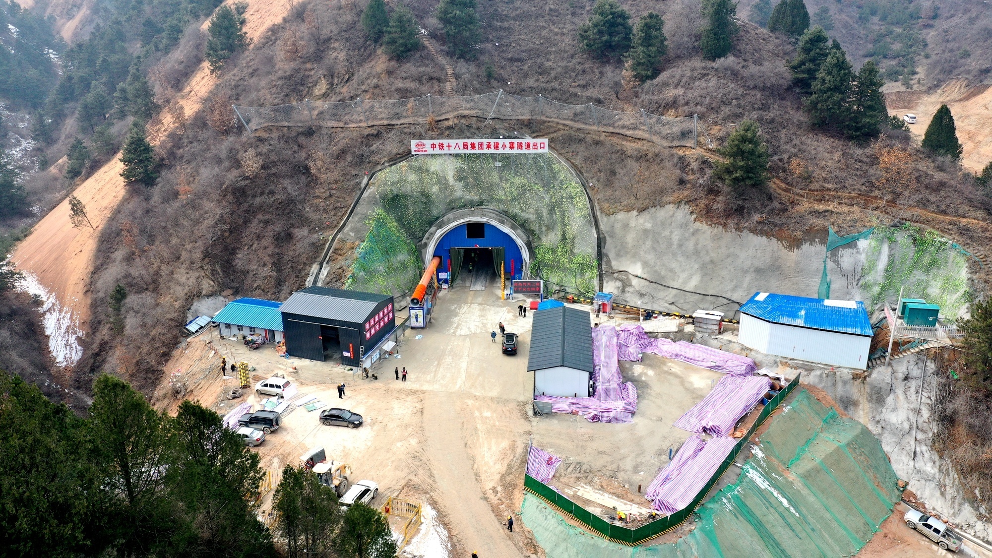 西十高铁再传捷报两座隧道同日贯通