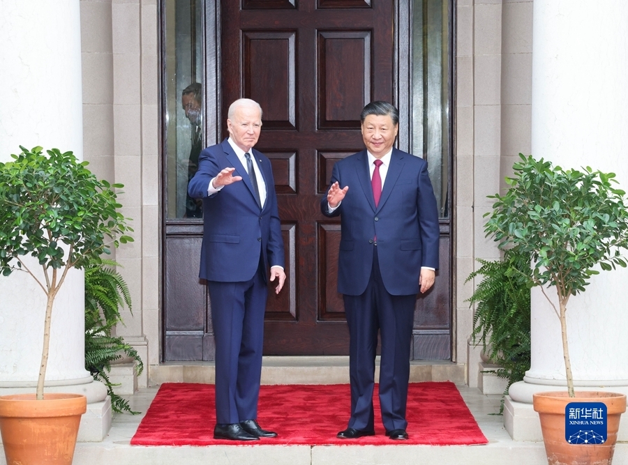 当地时间11月15日，国家主席习近平同美国总统拜登在斐洛里庄园举行中美元首会晤。新华社记者 丁林 摄