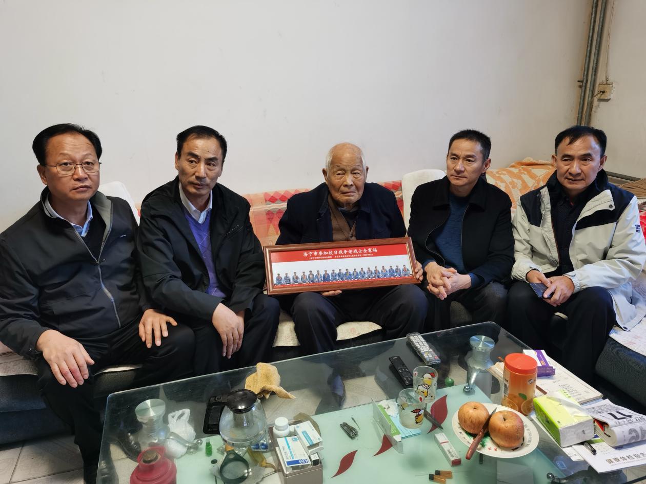 济宁抗日老兵“全家福”照片已陆续赠送抗日老兵家人