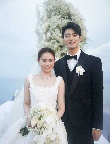 李铢衔James与马嘉莹佩戴蒂芙尼珠宝举行婚礼