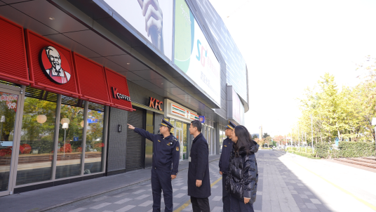 半岛·体育南京市建邺区江心洲街道：整治违规广告 扮靓城市颜值