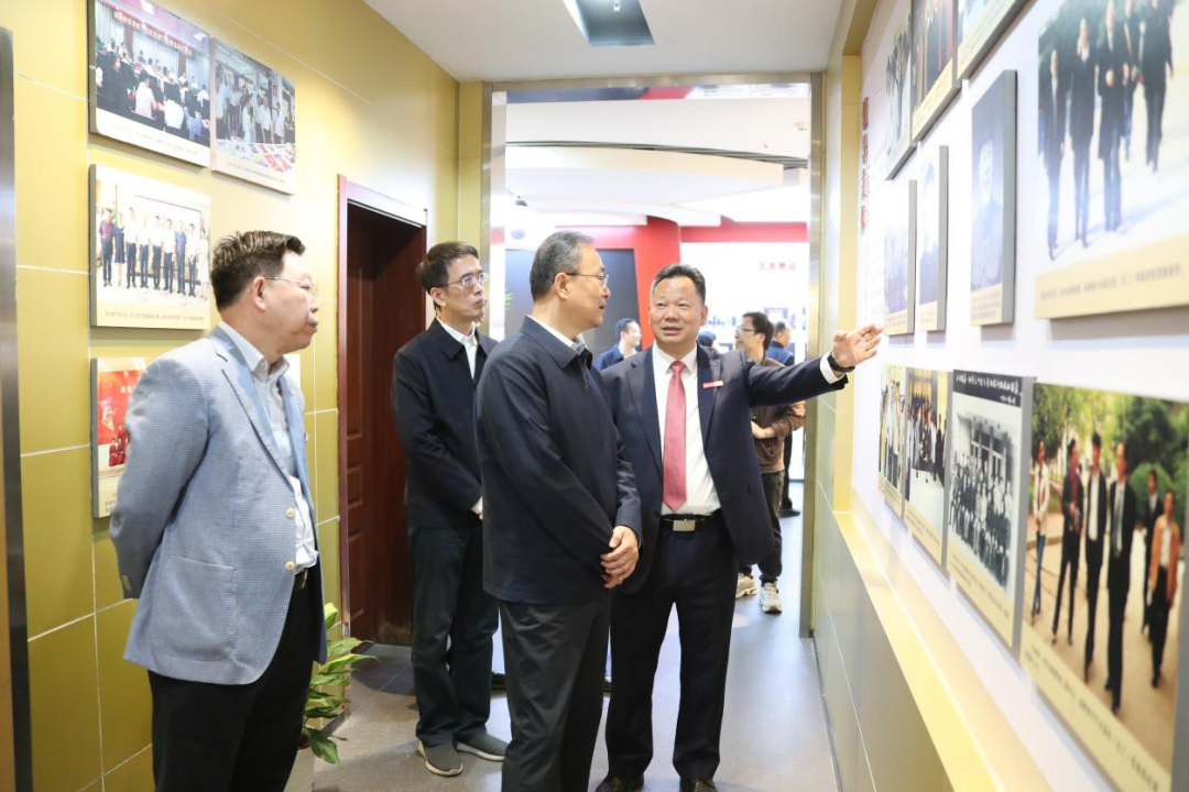 省政府副秘书长杜章彪,省委教育工委副书记郑志军,南昌师范学院党委