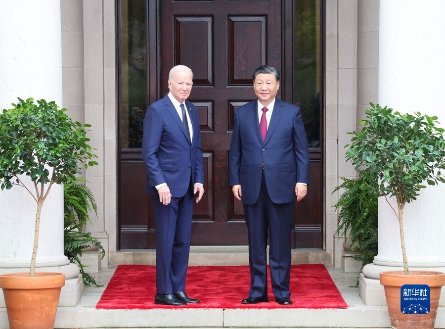 当地时间11月15日，国家主席习近平同美国总统拜登在斐洛里庄园举行中美元首会晤。新华社记者 丁林 摄