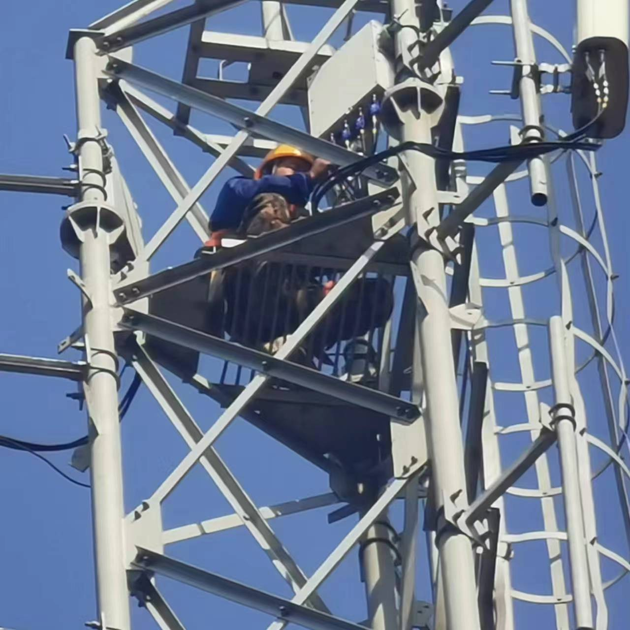 中国电信邯郸分公司首个5G-800M试点基站开通